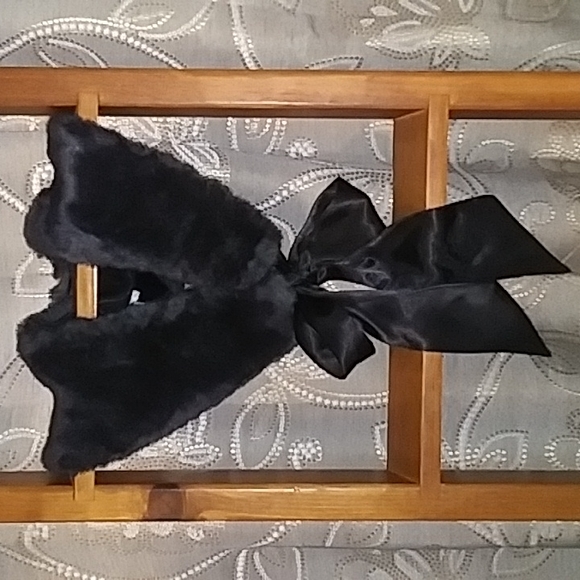 Casual Corner Annex faux black fur shoulder wrap shawl stole w/satin ribbon tie - Picture 1 of 4